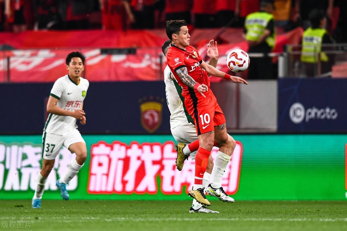 九游体育下载-集结日意甲焦点战，武汉三镇防线松动，气氛紧张，训练强度明显提升的简单介绍